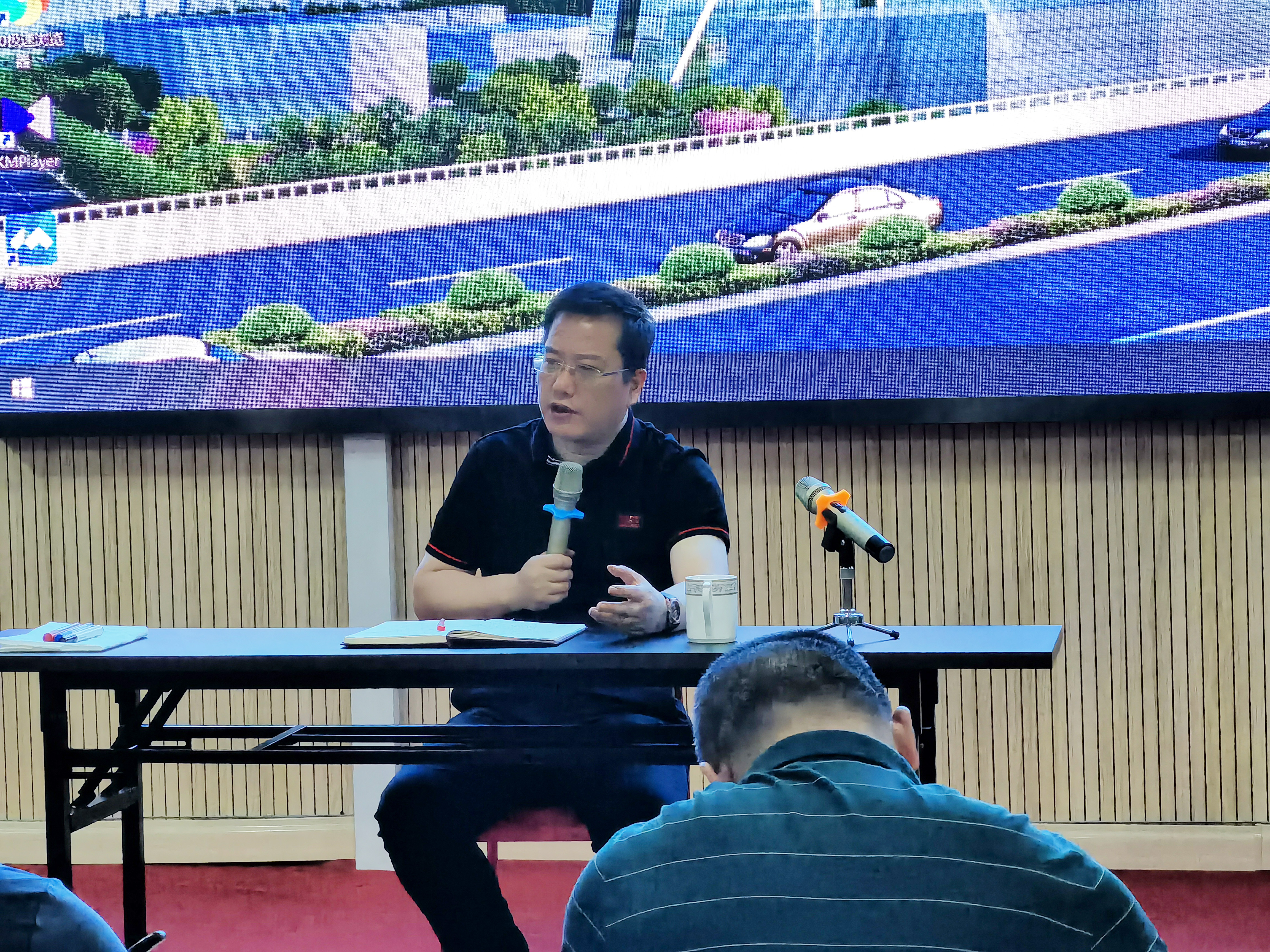 強(qiáng)化結(jié)構(gòu)調(diào)整 增強(qiáng)發(fā)展動(dòng)力——集團(tuán)總裁柯建東蒞臨安徽柯力視察并指導(dǎo)工作