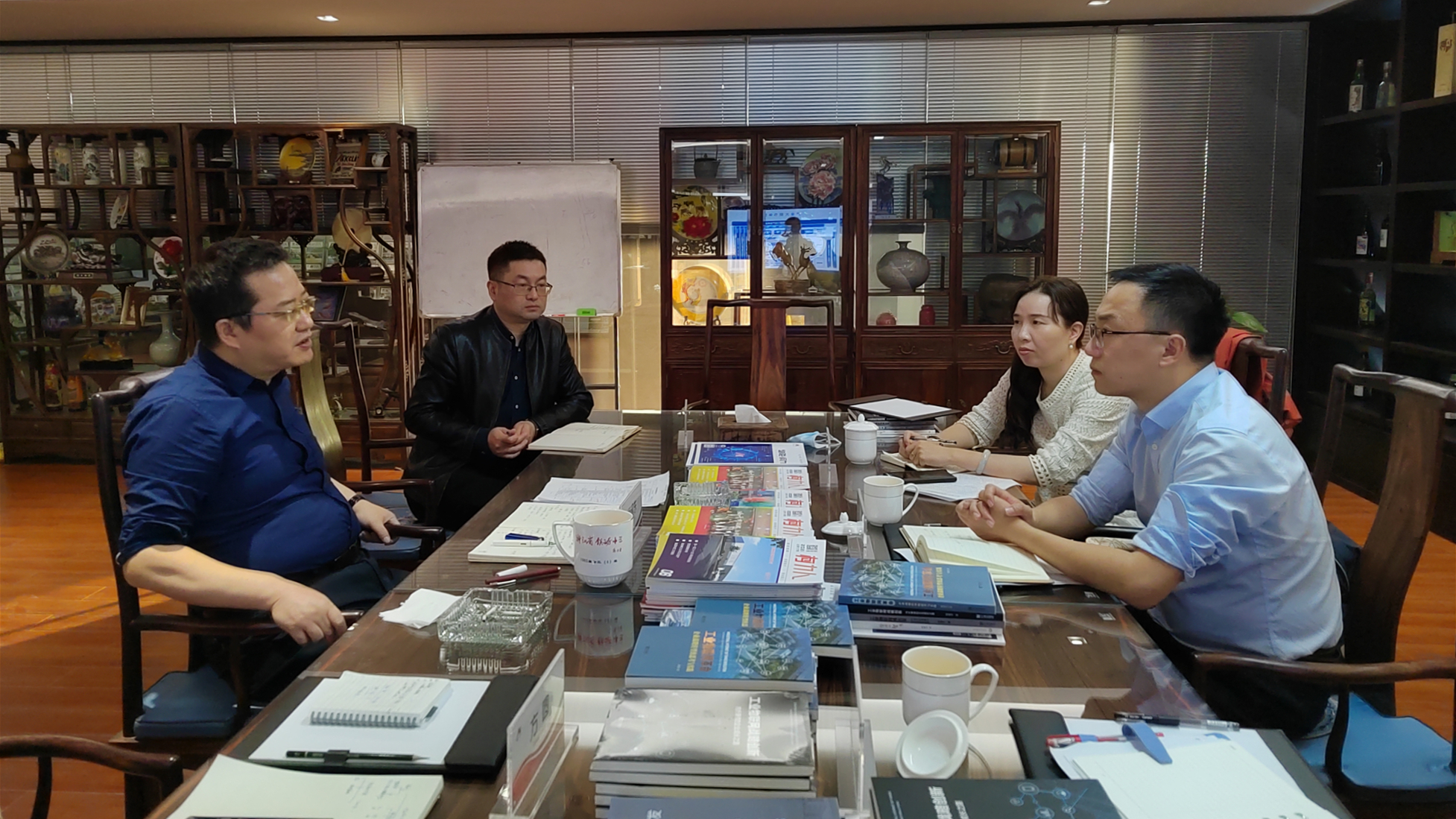 寧波市經(jīng)濟(jì)和信息化局副局長(zhǎng)、寧波市數(shù)字經(jīng)濟(jì)局局長(zhǎng)王懿棟一行赴柯力傳感調(diào)研