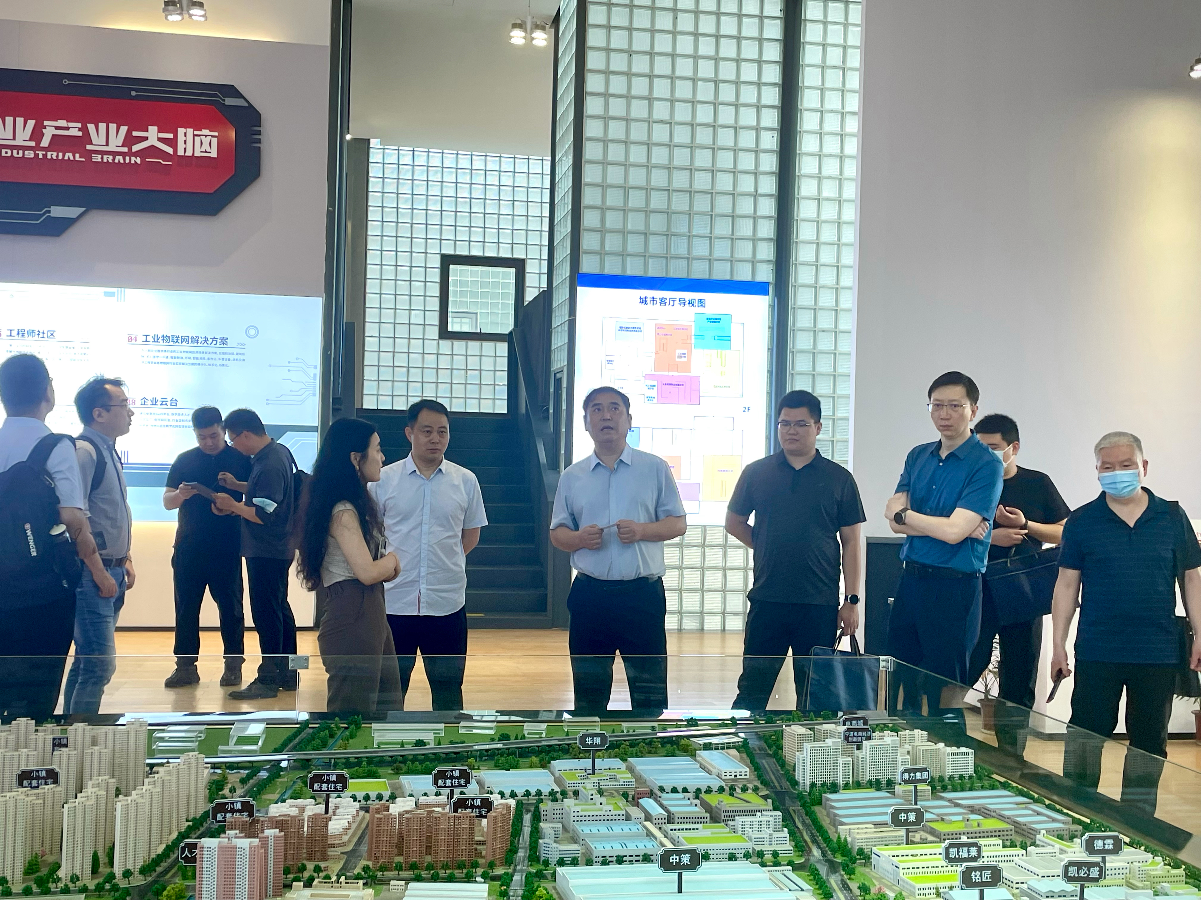 鄭州市工信局黨組成員、副局長(zhǎng)曹永濤一行蒞臨柯力傳感考察調(diào)研