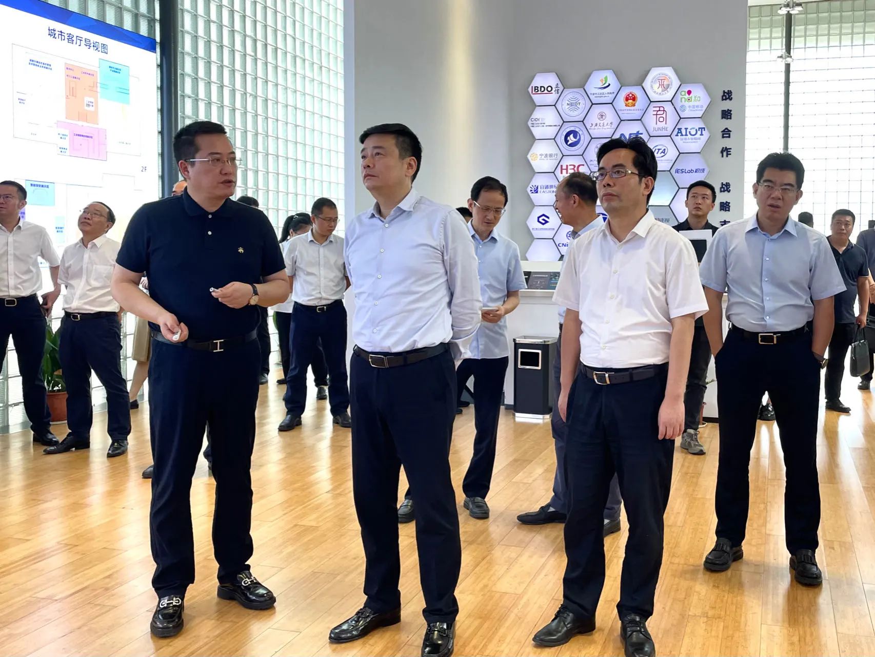 寧波市委副書記、市長湯飛帆一行蒞臨柯力傳感考察調(diào)研