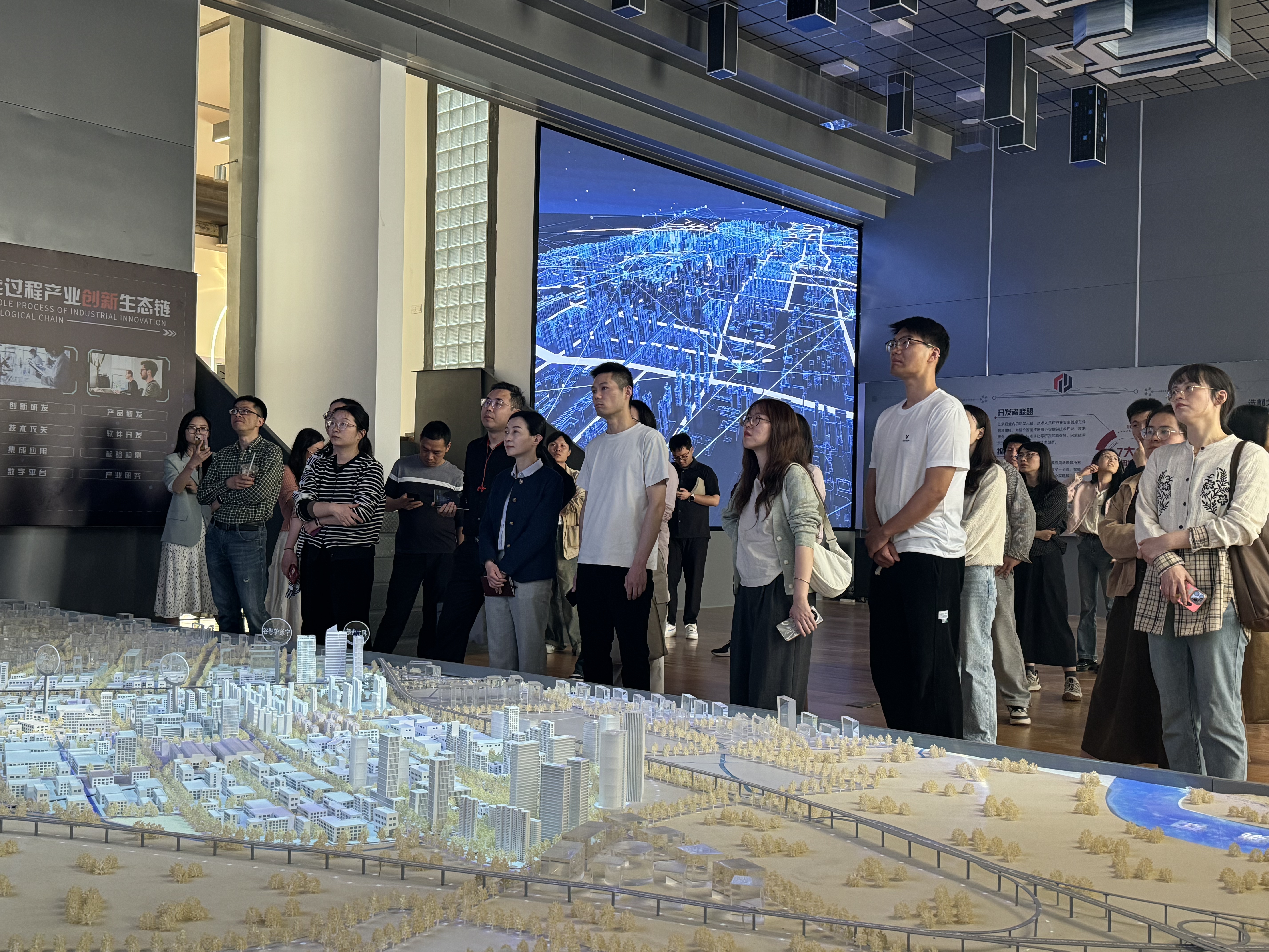 江北區(qū)政府辦公室政務(wù)信息中心組織赴柯力傳感開展“智改數(shù)轉(zhuǎn)助力制造業(yè)降本增效”專題